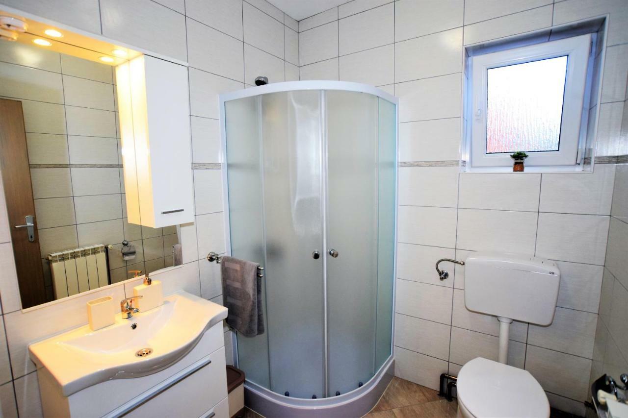 Privatni Smjestaj Most Otocac Ngoại thất bức ảnh